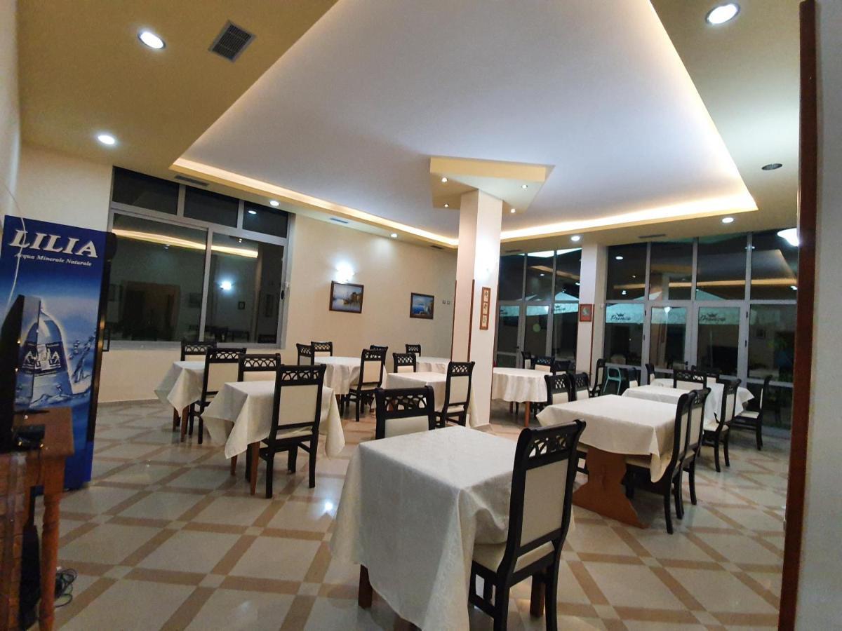 Risus Hotel Golem  Extérieur photo