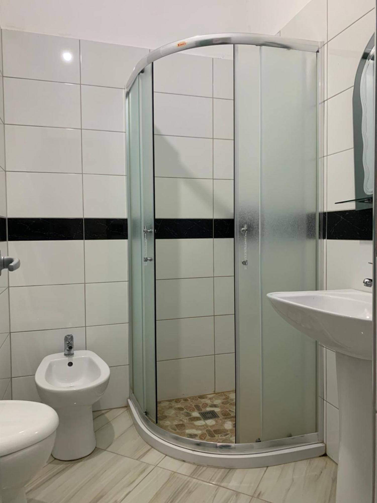 Risus Hotel Golem  Extérieur photo