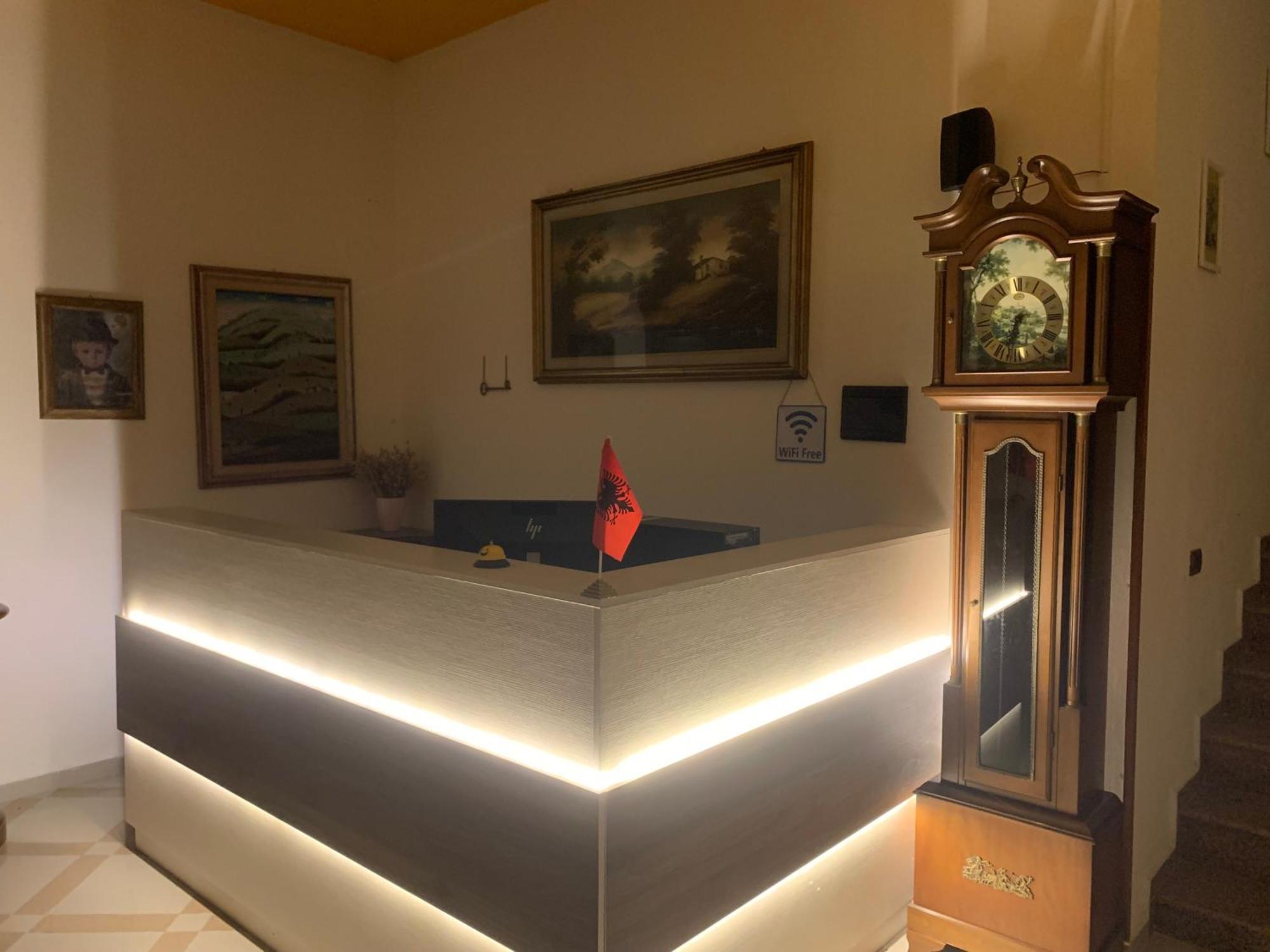 Risus Hotel Golem  Extérieur photo