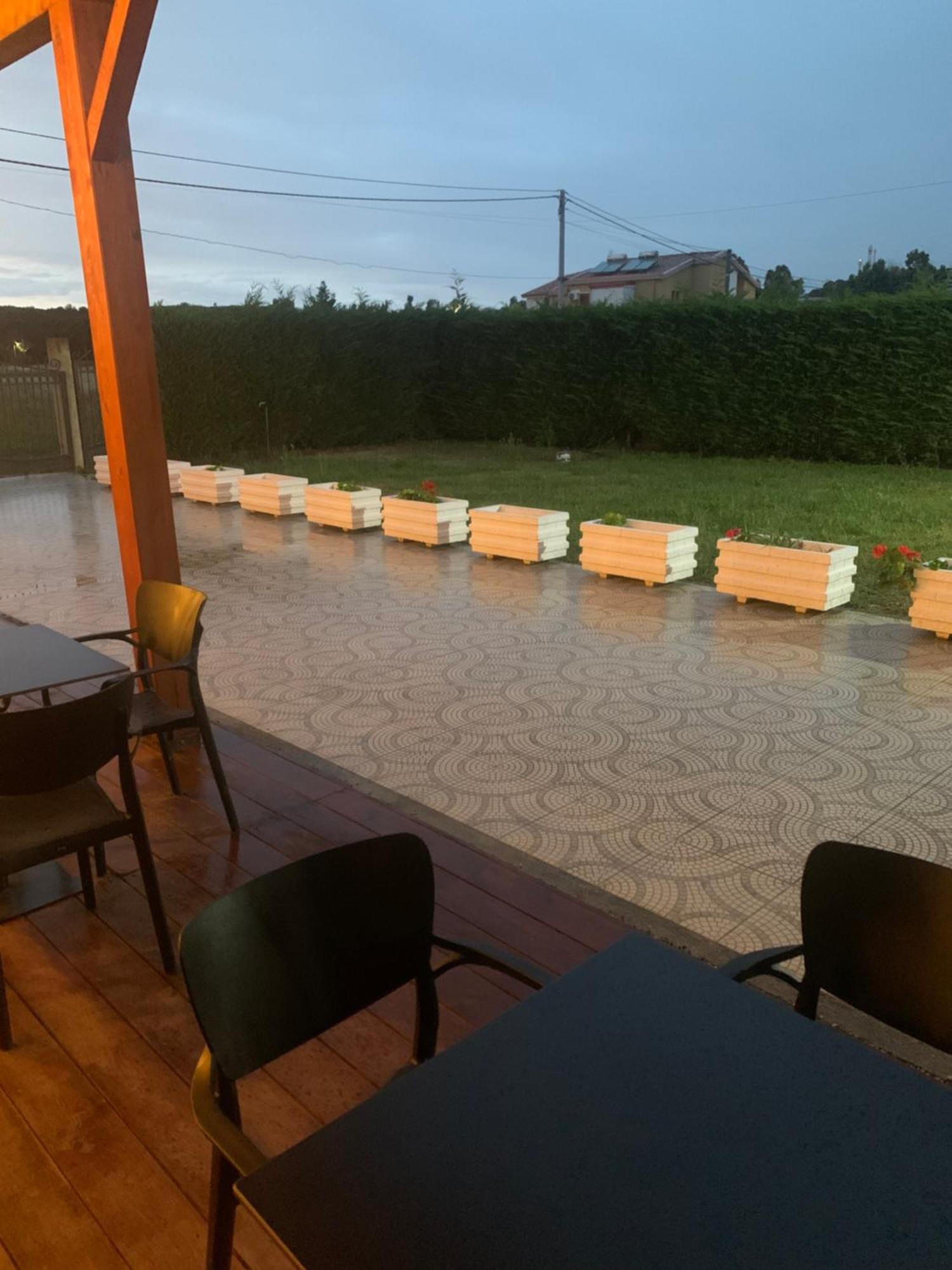 Risus Hotel Golem  Extérieur photo