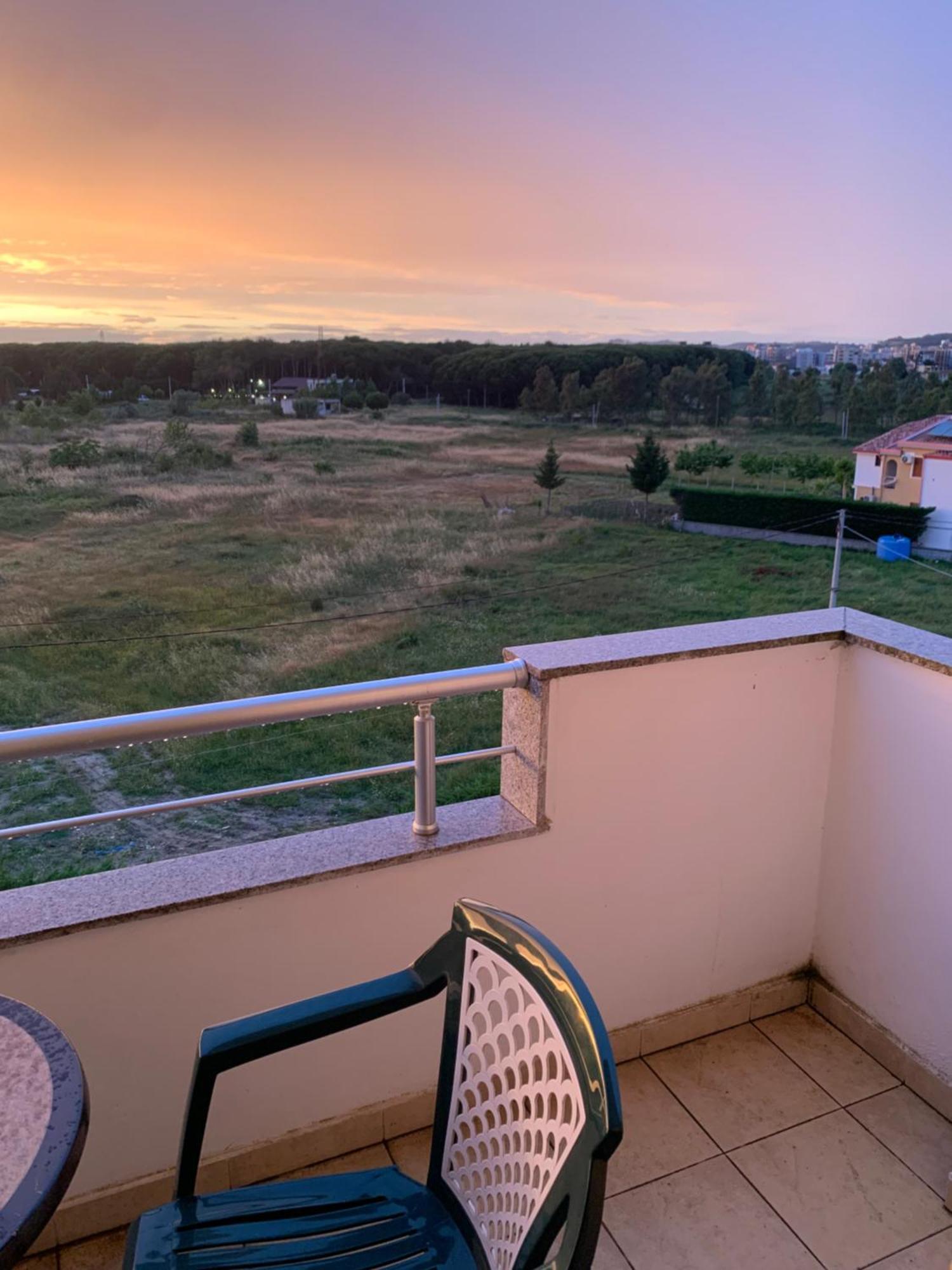 Risus Hotel Golem  Extérieur photo