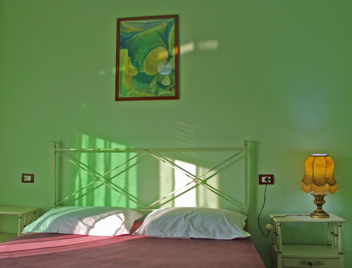 Risus Hotel Golem  Extérieur photo