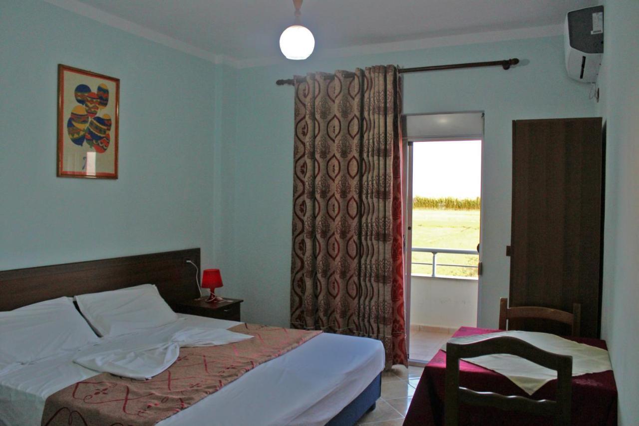 Risus Hotel Golem  Extérieur photo