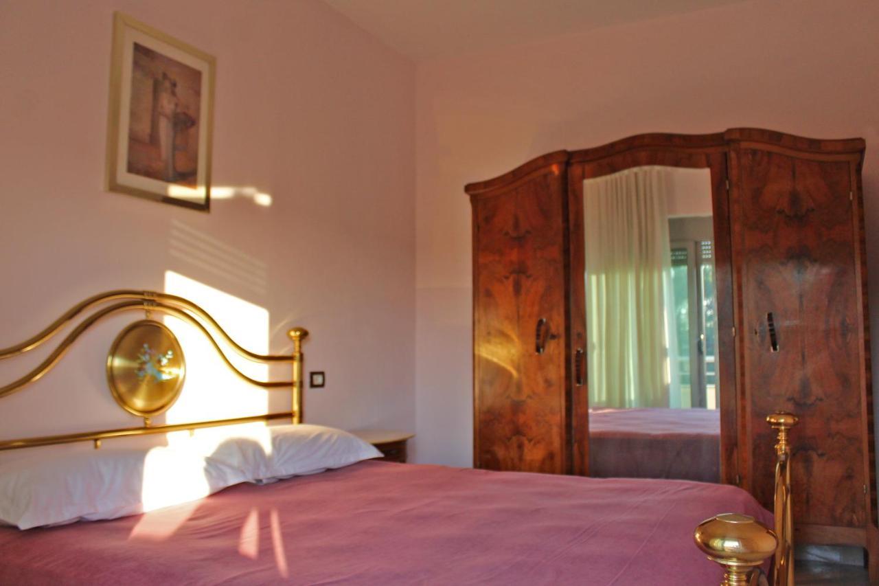 Risus Hotel Golem  Extérieur photo