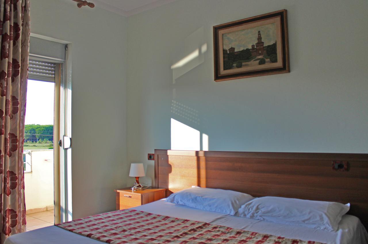Risus Hotel Golem  Extérieur photo
