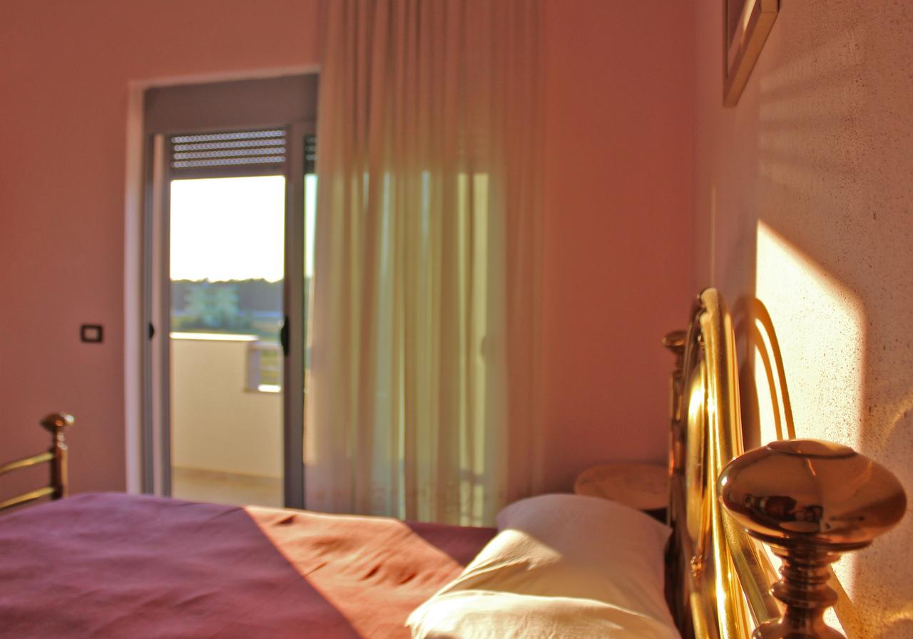 Risus Hotel Golem  Extérieur photo